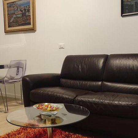 Interno Nove - Appartamento A Corsico Bagian luar foto