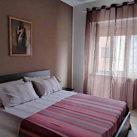Interno Nove - Appartamento A Corsico Bagian luar foto