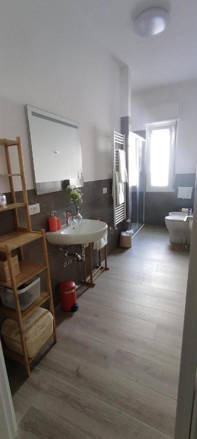 Interno Nove - Appartamento A Corsico Bagian luar foto