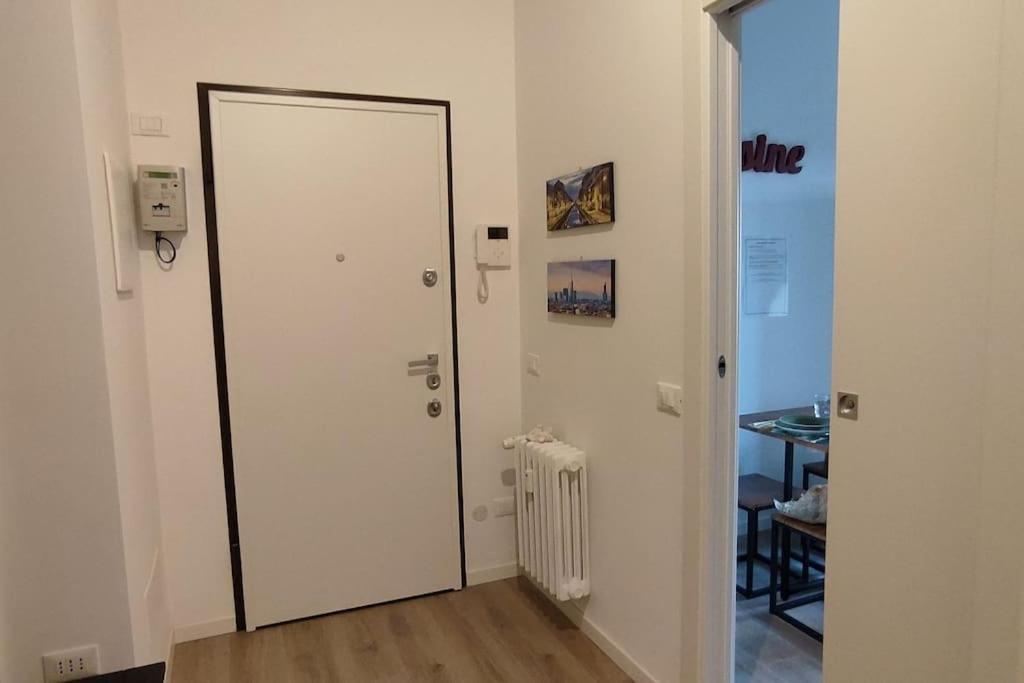 Interno Nove - Appartamento A Corsico Bagian luar foto