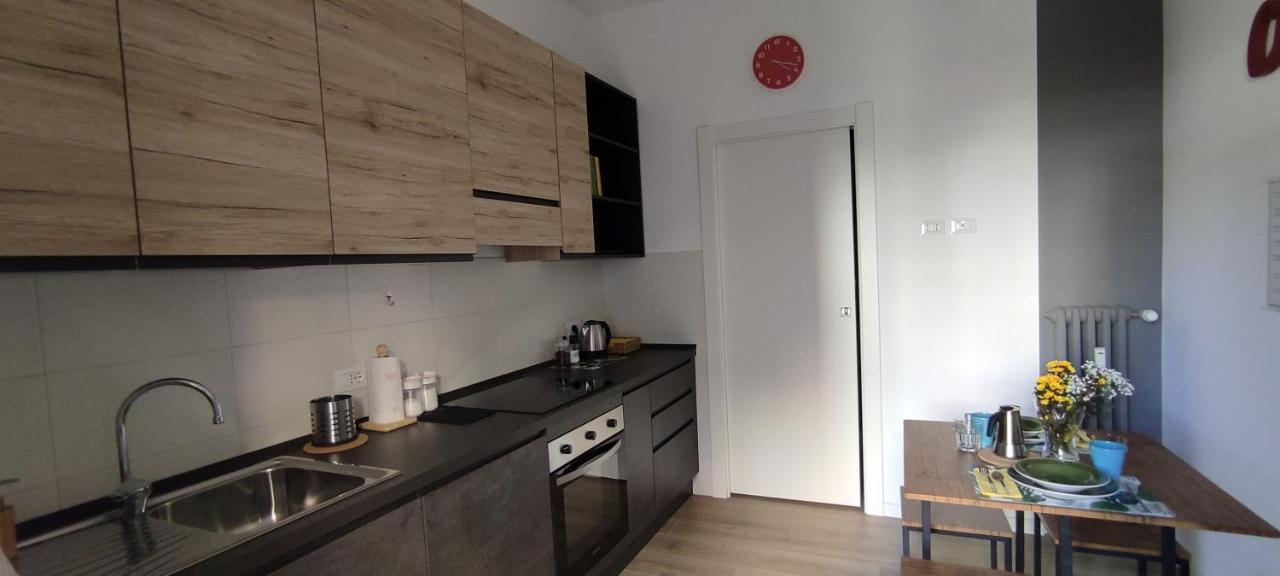 Interno Nove - Appartamento A Corsico Bagian luar foto