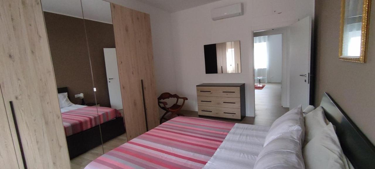 Interno Nove - Appartamento A Corsico Bagian luar foto